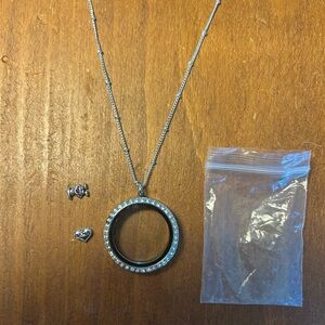 Origami Owl Reversible 1 inch locket and chain